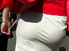 Đôi môi mềm mại xxx sec vn của tôi chạm vào con cặc của anh trong khu vườn mùa xuân.