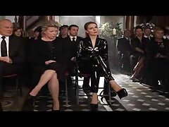 Bubble Butt Blondie khoe tài vn xxx sex sản Latin của mình trên bãi biển