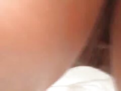 Một cô gái với một ngon miệng đít và âm hộ nước ép nhỏ giọt xxx hay vn xuống một dày dương vật