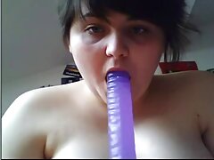 Blowjob dưới bàn trong xxx phim sex vn một nhà hàng. Xuất tinh vào miệng
